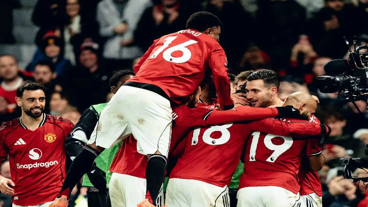 اللقاء المنتظر: ليدز يونايتد يواجه مانشستر يونايتد.. موعد المباراة والقناة والتشكيل المتوقع